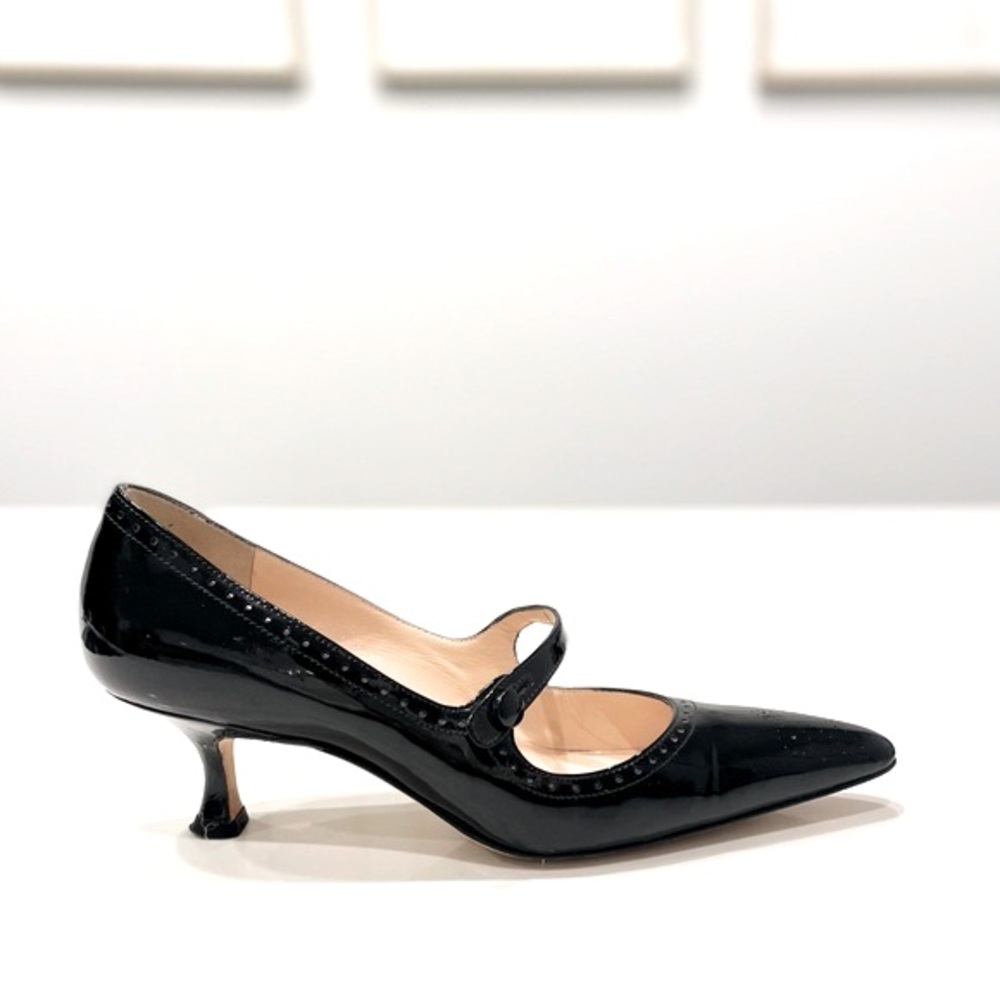 Manolo Blahnik Mary Jane Patent Leather Pumps  Size 36.5